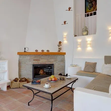 Villa Sleeps 6 Pool Wifi *