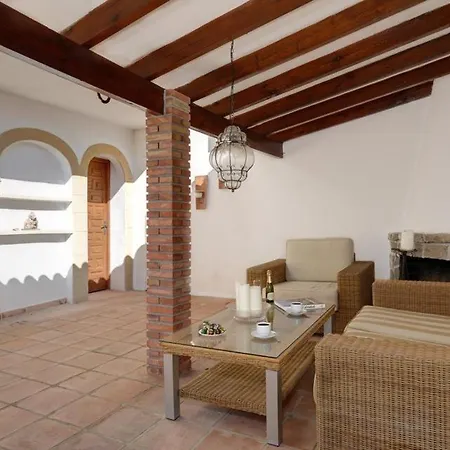 Villa Sleeps 6 Pool Wifi