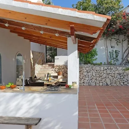 Villa Sleeps 6 Pool Wifi Fanadix